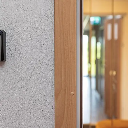 Smelis Ir Jura Apartamentai, Elija *