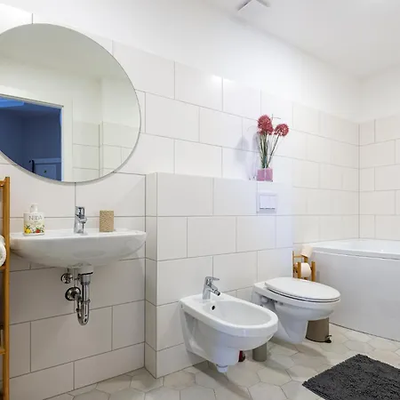 Smelis Ir Jura Apartamentai, Elija