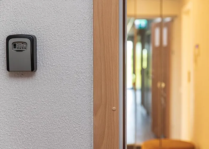 Smelis Ir Jura Apartamentai, Elija *